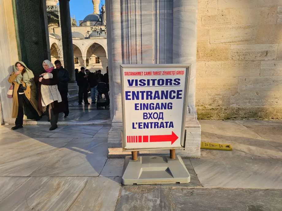 Kék Mecset, bejárat turistáknak