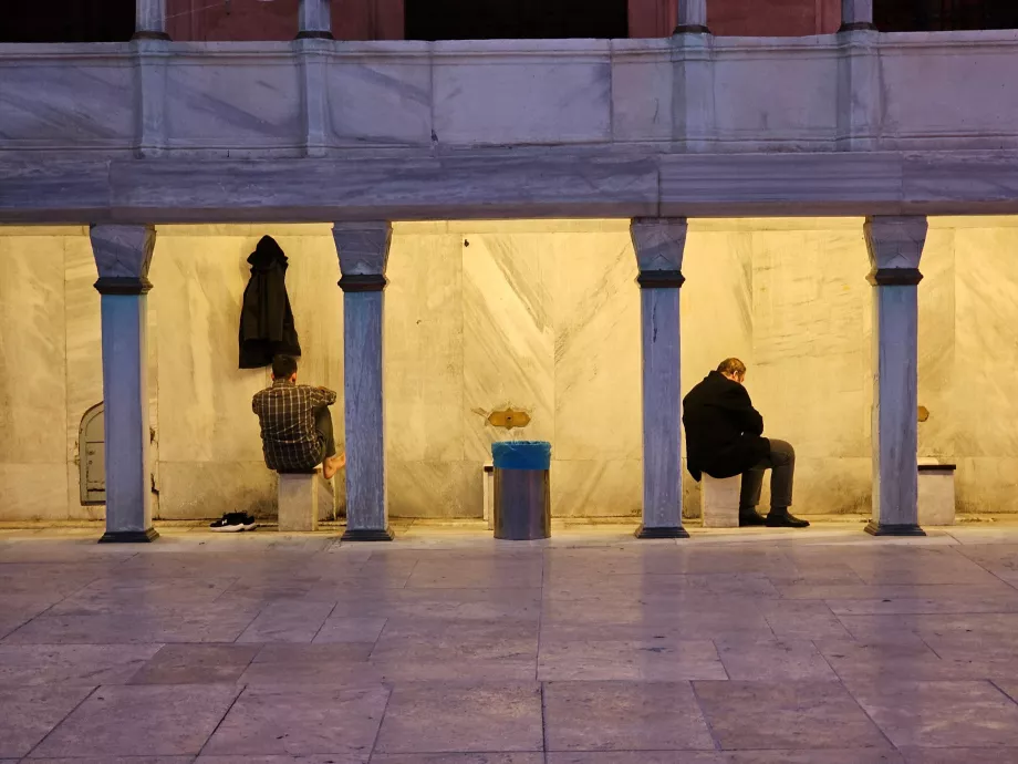 Kék mecset, mosdók