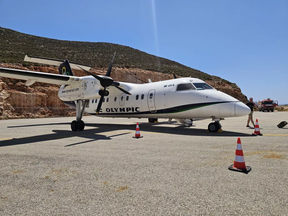 Dash 8-100 a Kateslorizo repülőtéren