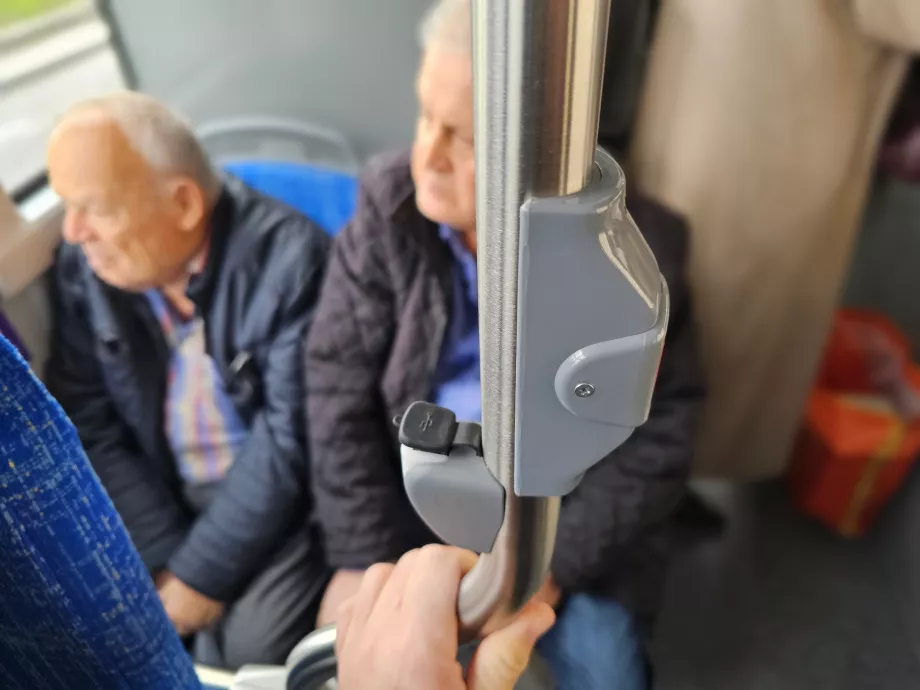 USB-portok és "Stop" gomb