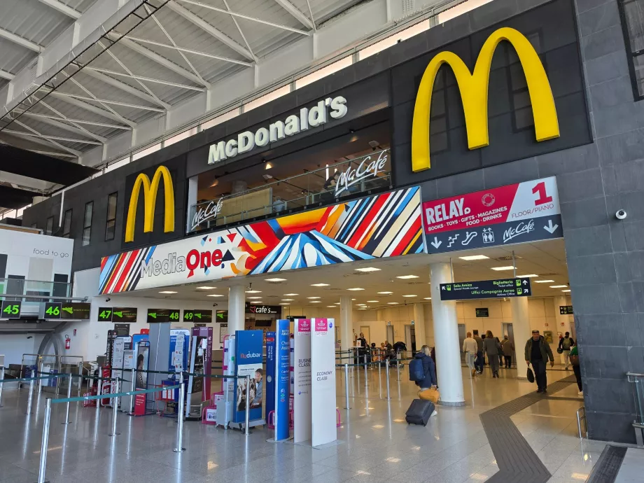 McDonald's, A terminál, Indulók (nyilvános terület)