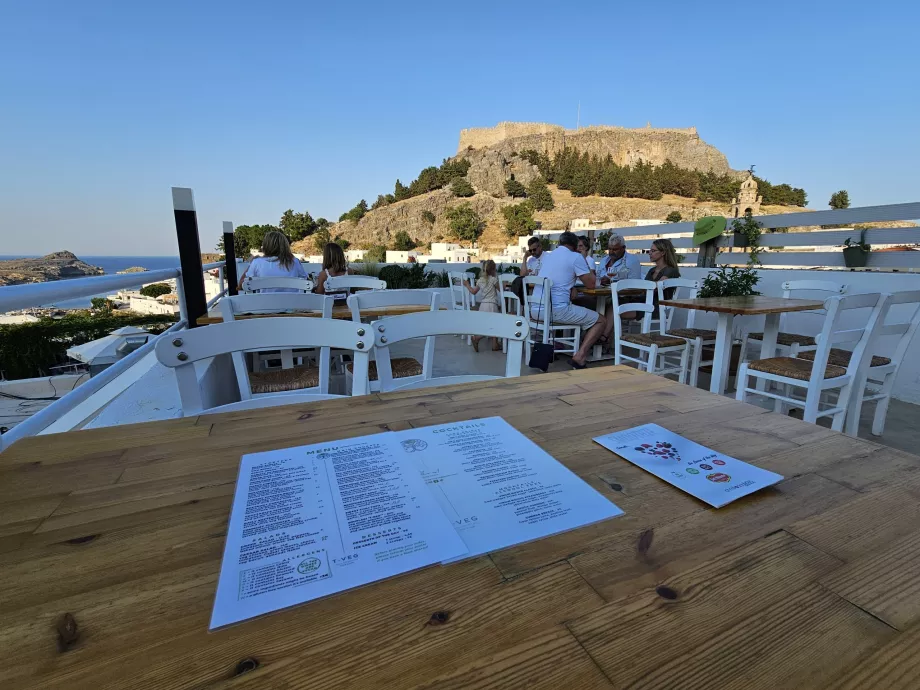 Lindos tetőtéri étterem
