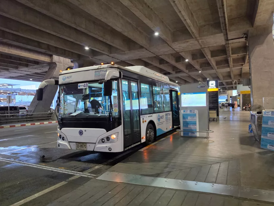 Transzferbusz-megálló a BKK repülőtéren