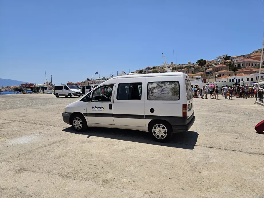 Minibusz irány Kania Beach