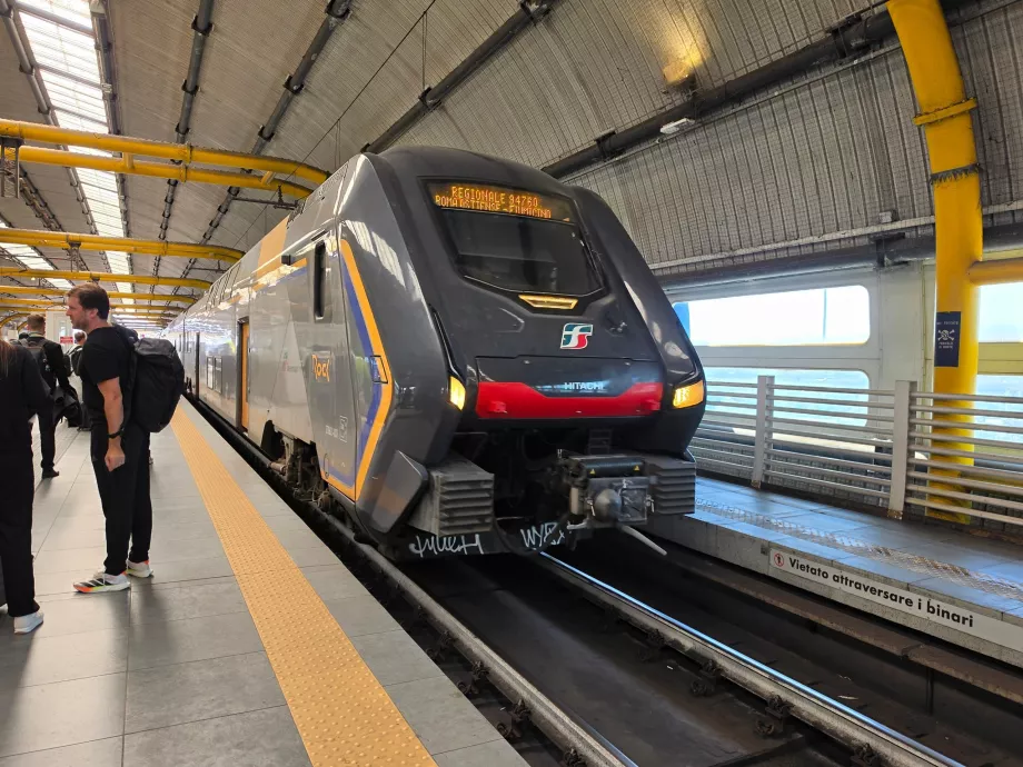 Vonat a Fiumicino repülőtéren
