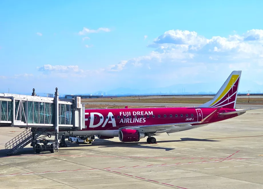 Fuji Dream Airlines, Embraer E170, Kobe repülőtér