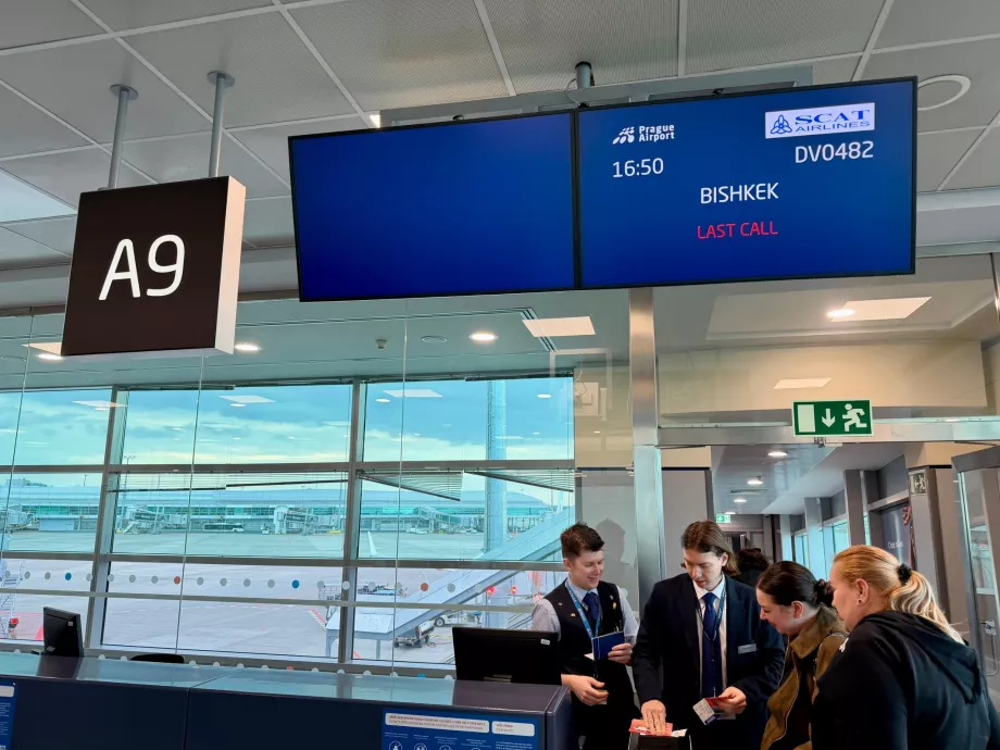 Felszállás a Biskeken keresztül Sanyába tartó járatra