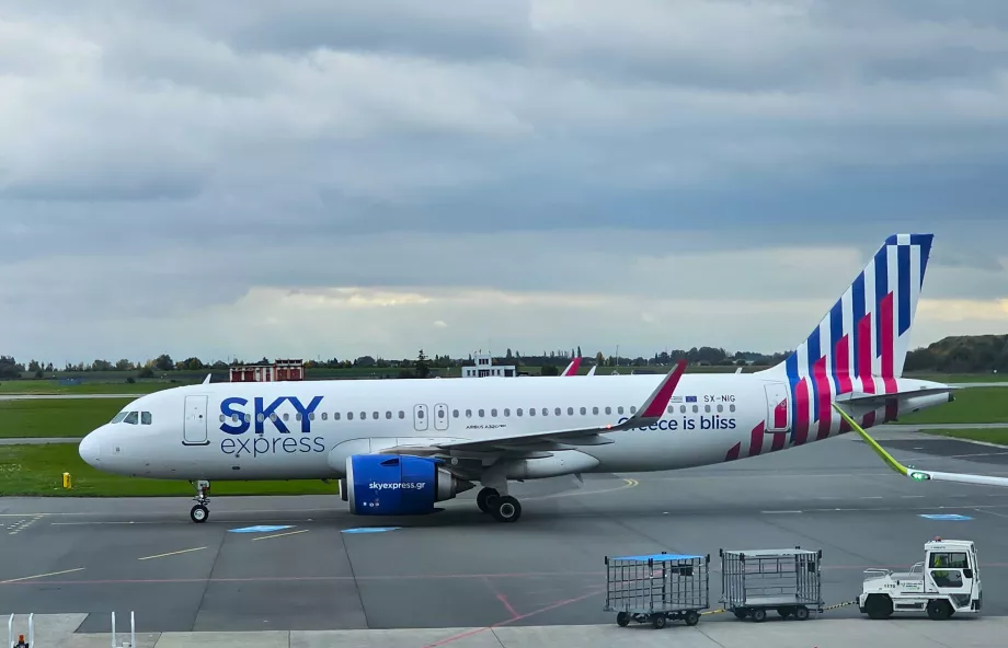 Sky Express, Airbus A320-as a prágai PRG repülőtéren
