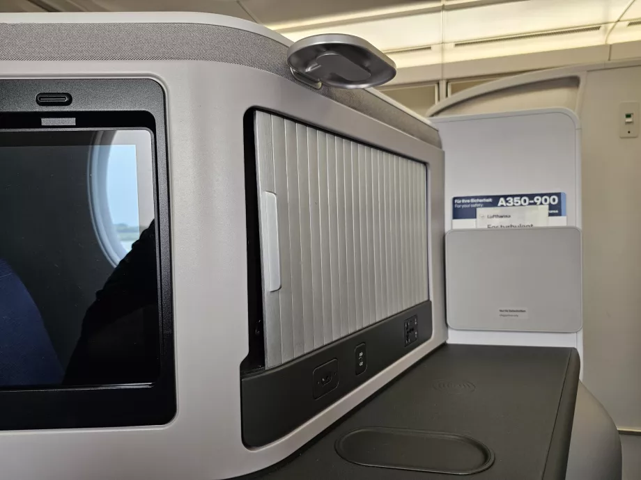 Zárható rekesz a dolgok tárolására