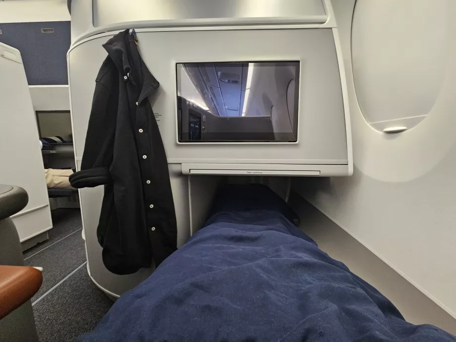 Fekvés egy kihajtható ülésen