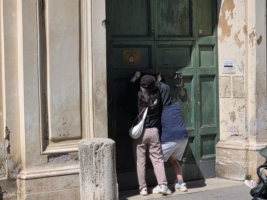 Aventin kulcslyuk sorban állás
