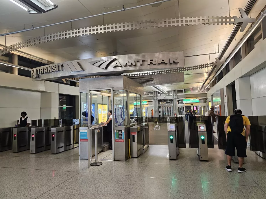 Jegykiadói forgatókapuk