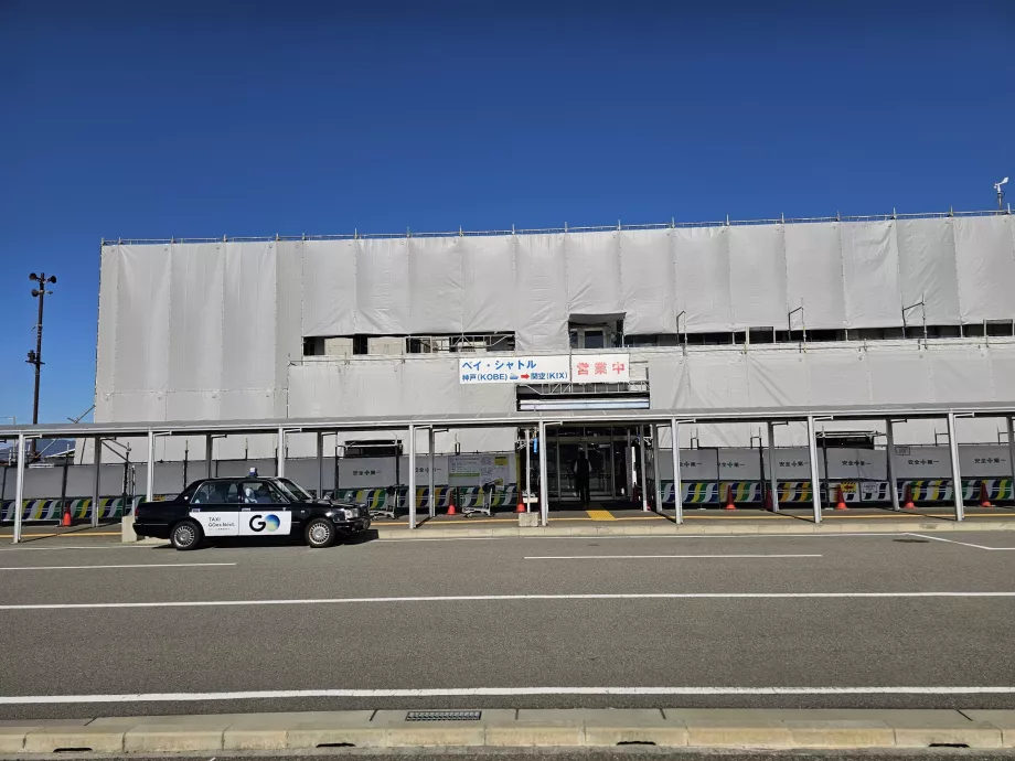 Hajódokk az oszakai repülőtér felé