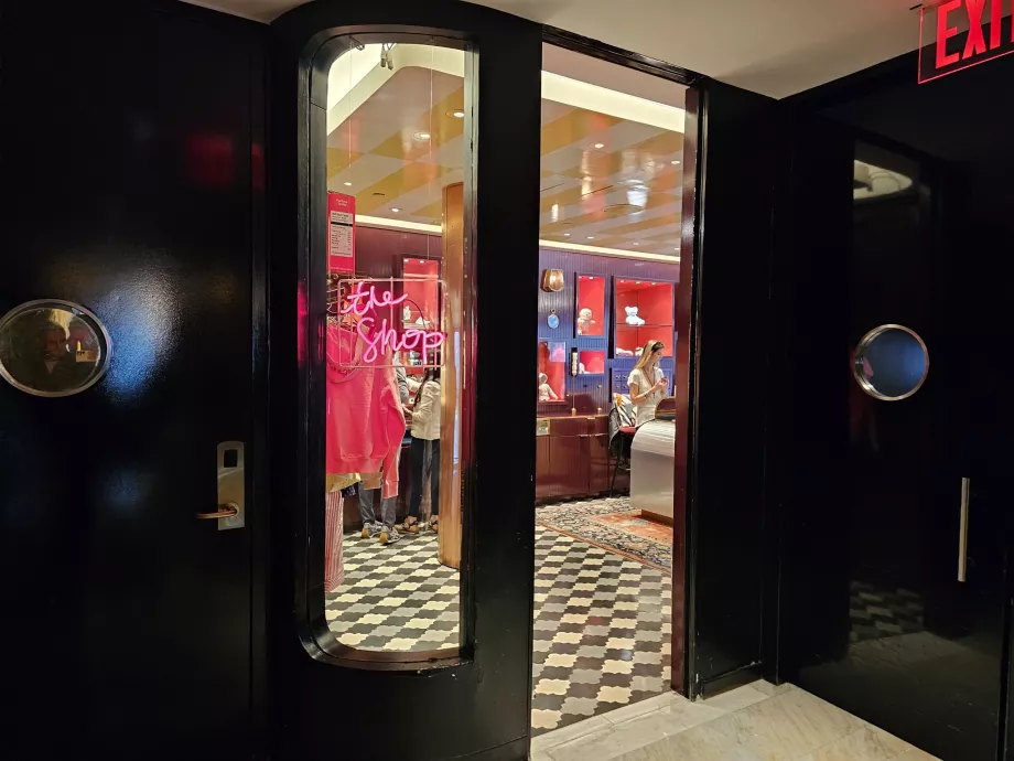 Bolt a szálloda földszintjén