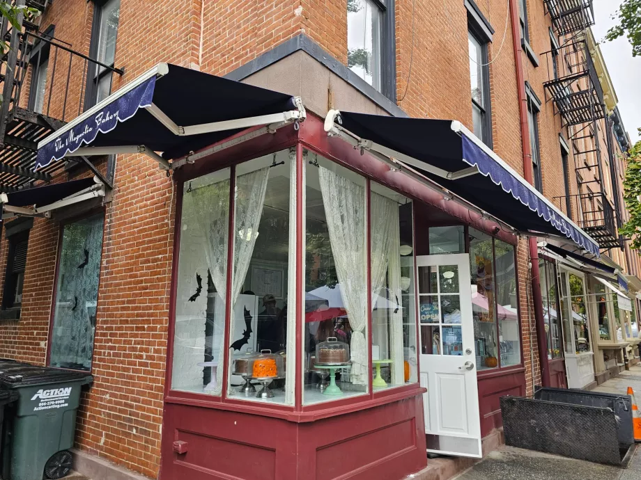 West Village, Magnolia pékség