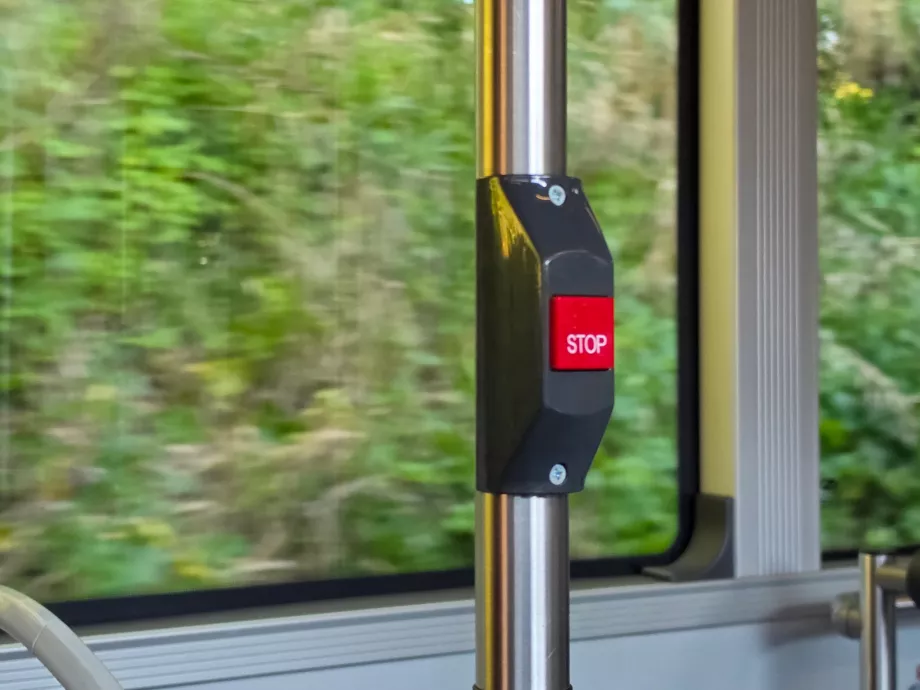 Stop gomb a városi buszokon