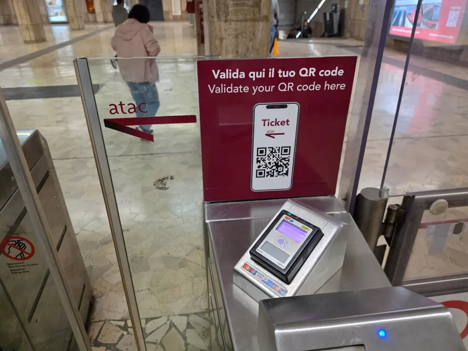 Érintésmentes viteldíjfizetés a metróban