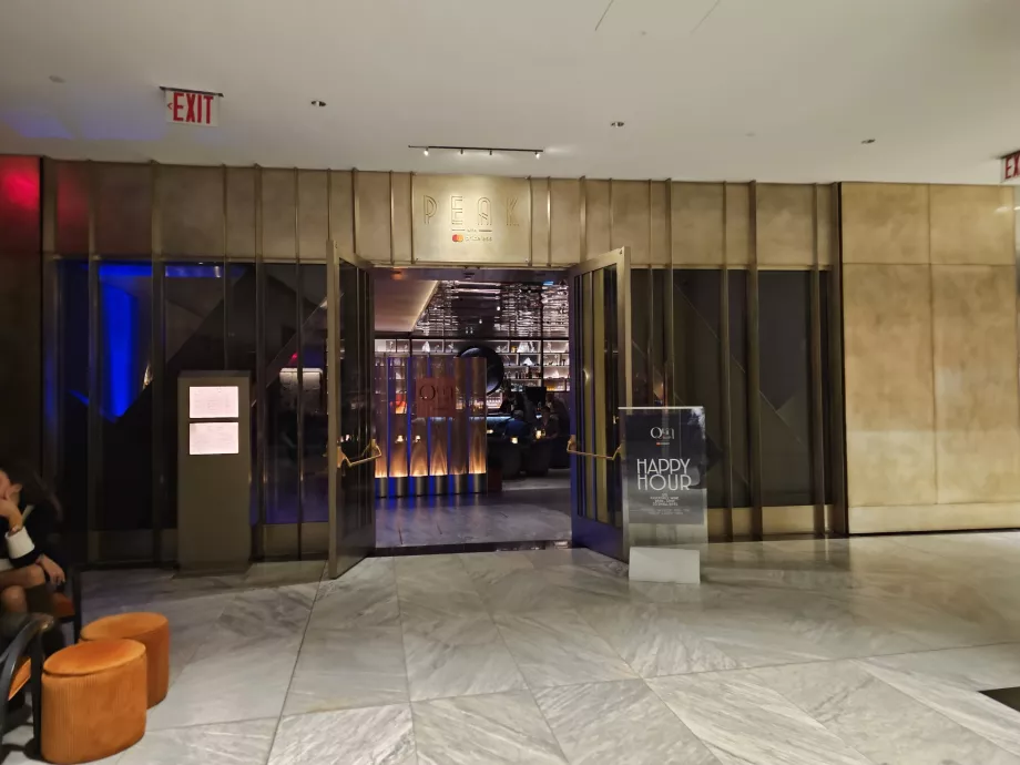 Bejárat a Peak étterembe