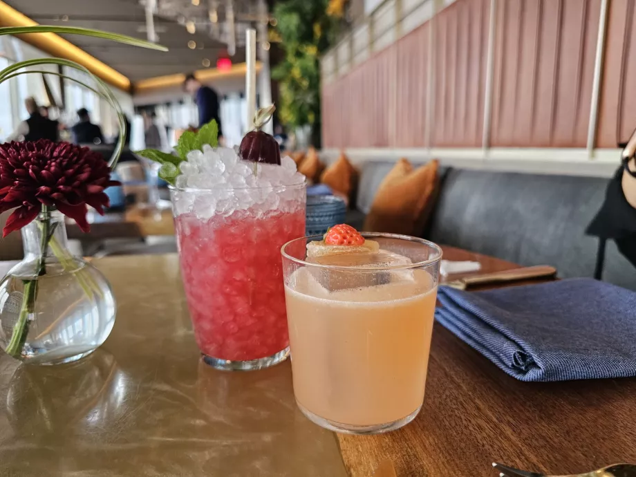 Koktélok a Peak étteremben