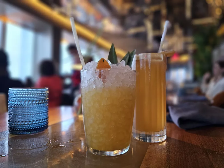 További koktélok a Peak étteremben