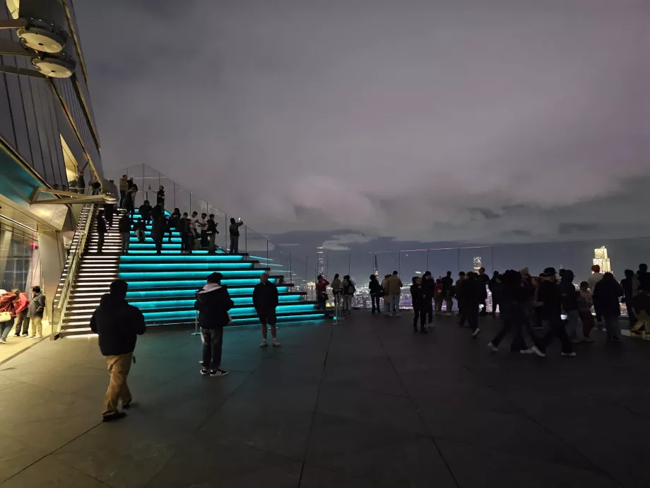 Éjszakai kilátó "The Edge"