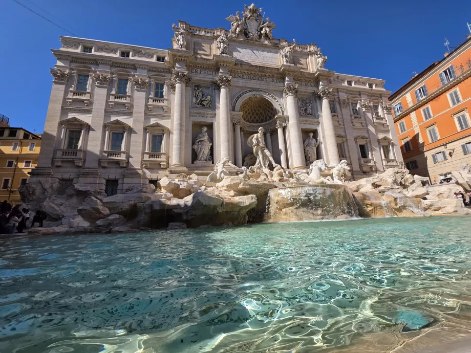 Fontana di Trevi, kilátás a fizetős galériából