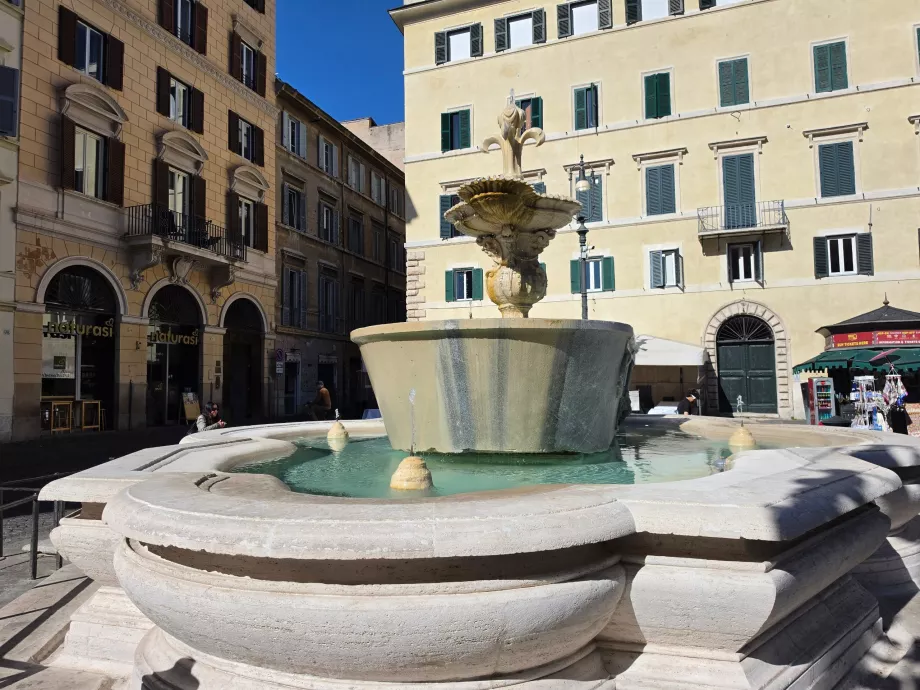 Campo de' Fiori, szökőkút