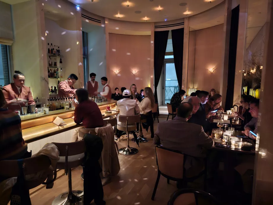 Overstory Bar Környezet