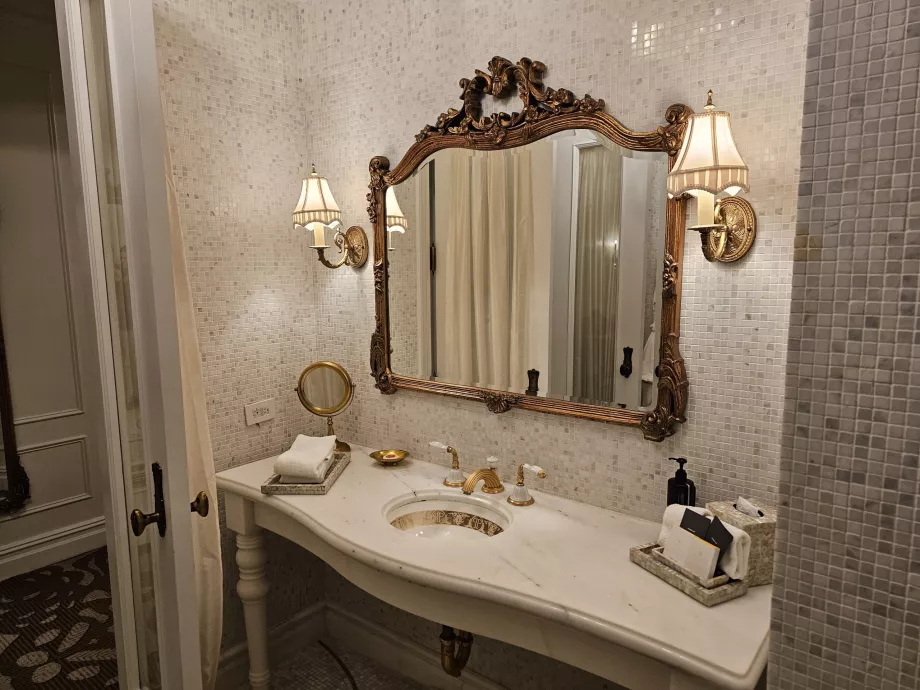 Mosogató a fürdőszobában