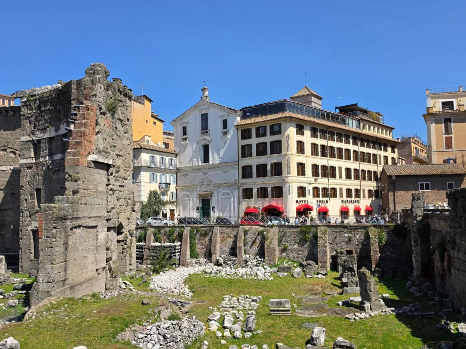 Forum Hotel épülete