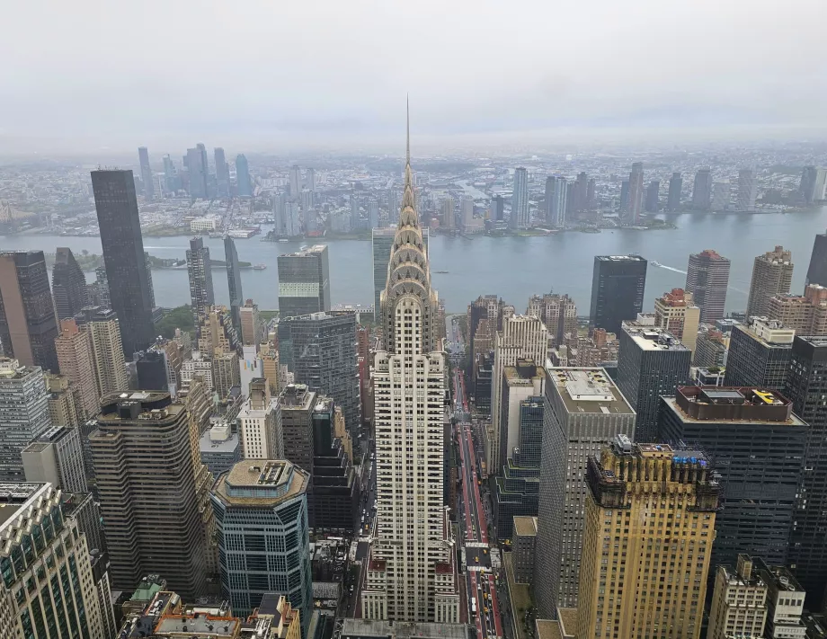 Summit One Vanderbilt, kilátás a Chrysler Buildingre