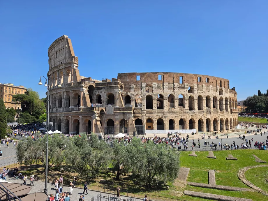 A Colosseum a Fora Romana felől nézve