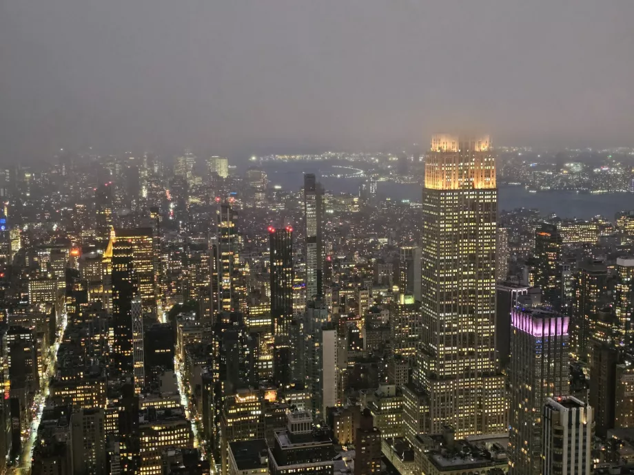 Summit One Vanderbilt, éjszakai nézet