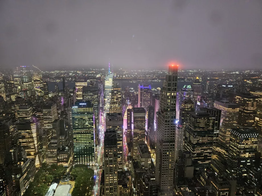 Summit One Vanderbilt, éjszakai nézet