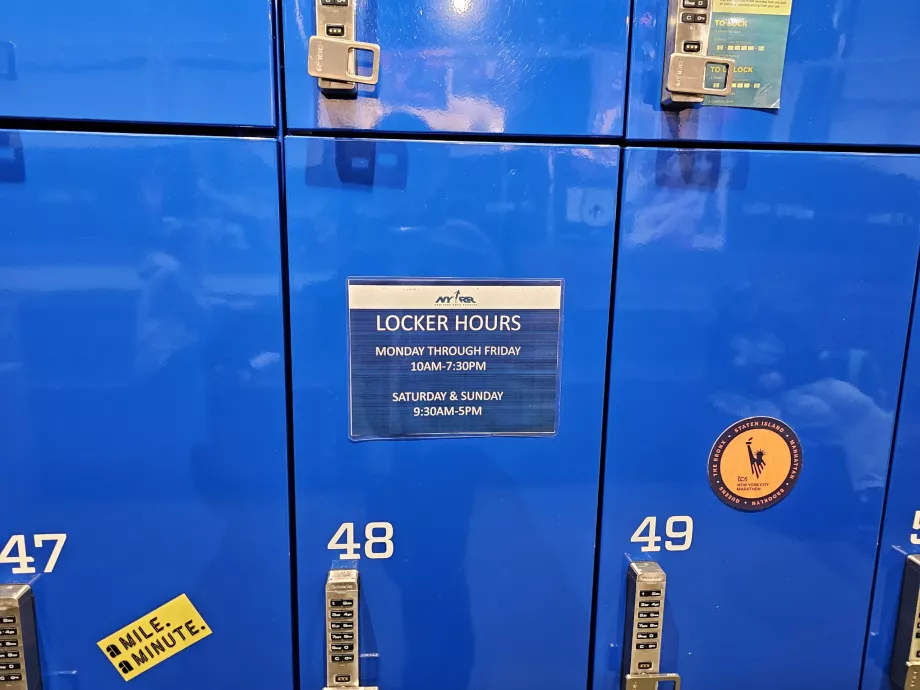 NYRR központ, csomagmegőrző futóknak