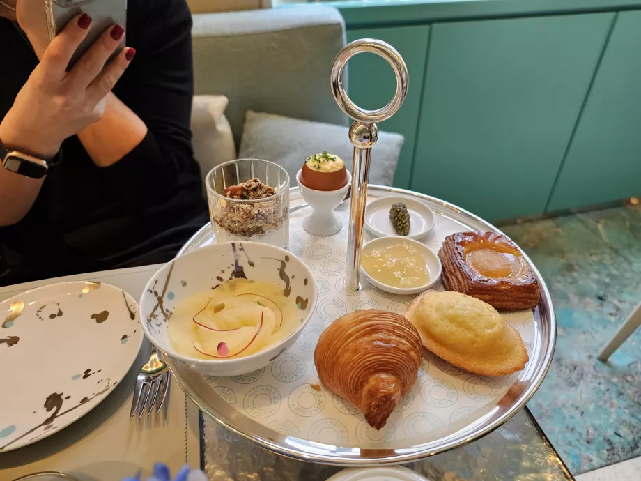 Blue Box, Reggeli Tiffanynál