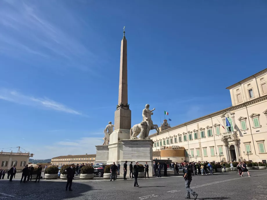 A Quirinal-palota előtti tér