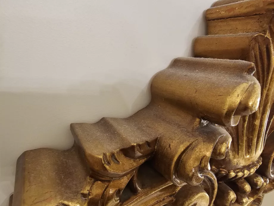 Por az ágyon a Plaza Hotelben