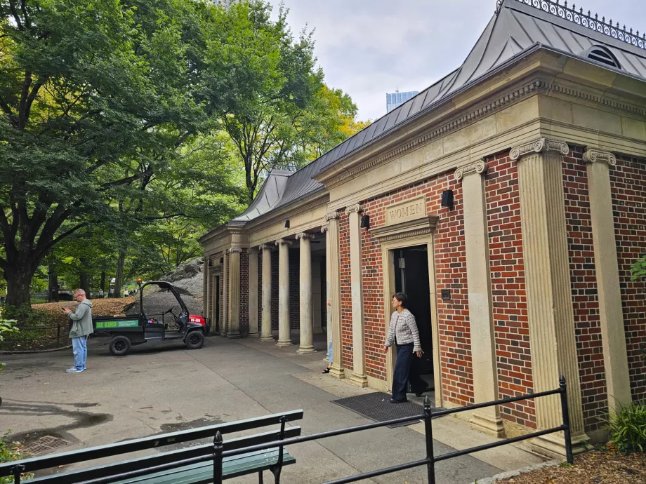 Közvécék a Central Parkban