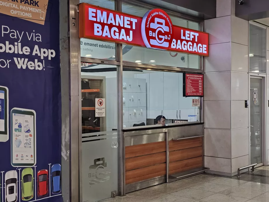 További csomagmegőrző
