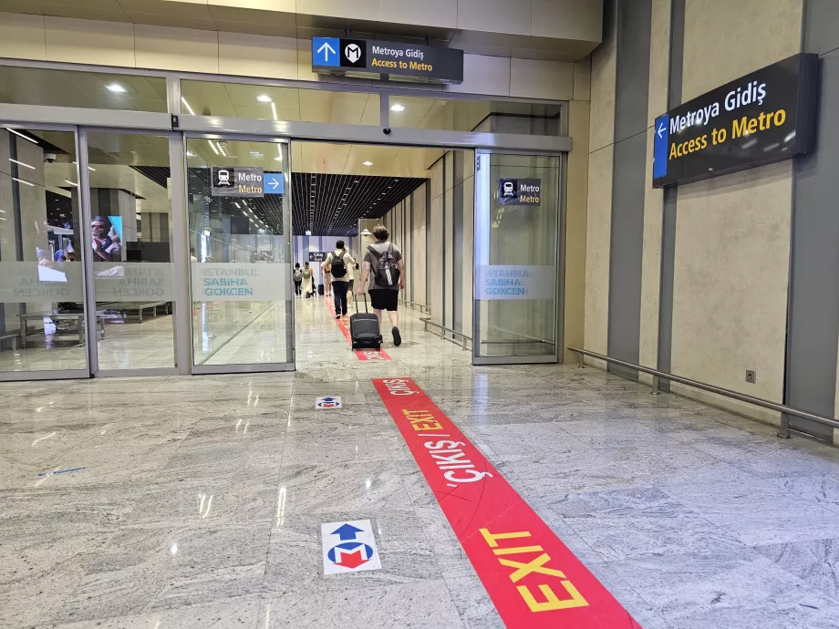 A metróállomás bejárata