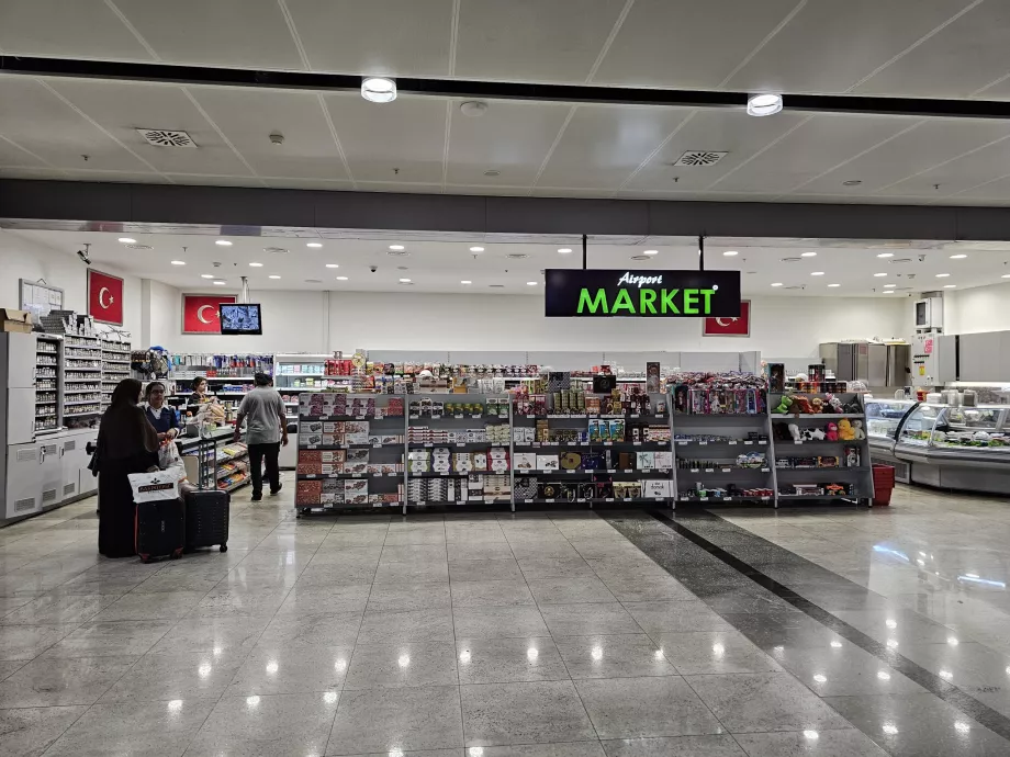 Szupermarket az érkezési csarnokban
