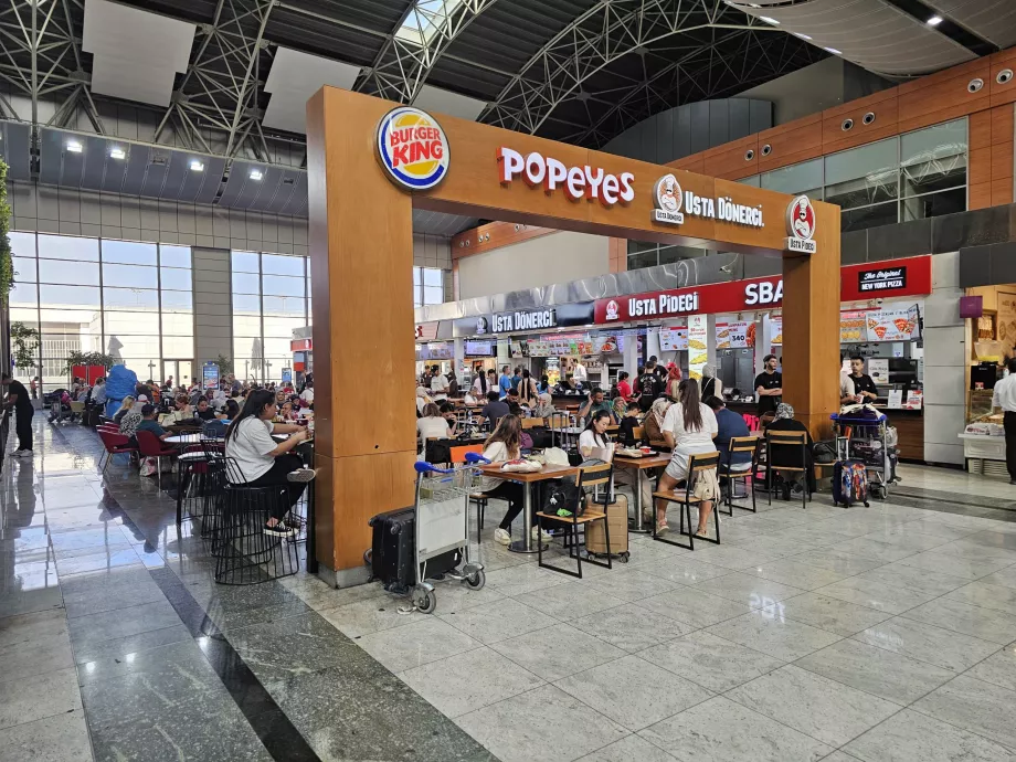 Food Court a nyilvános területen