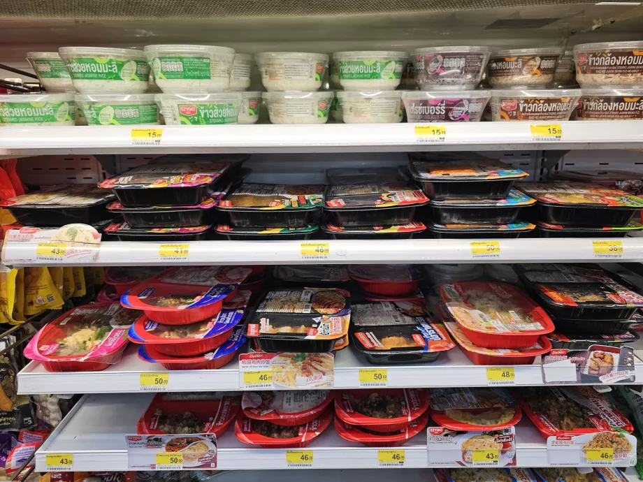 Azonnali újramelegítésre kész, főzésre kész meleg ételek