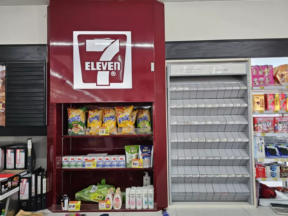 Cigaretták - a törvény szerint nem lehetnek láthatóak.