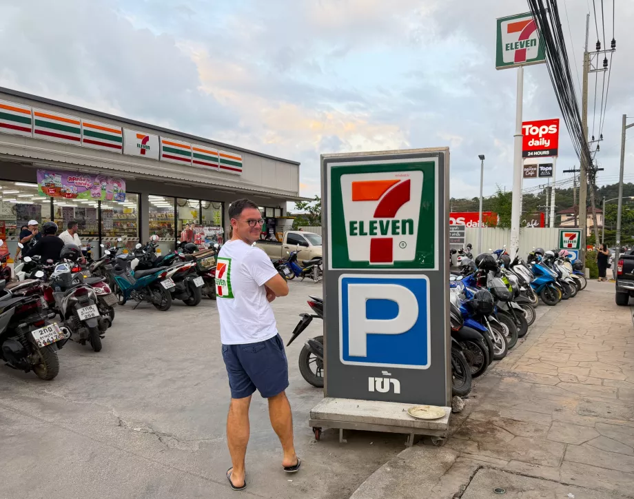 Én a 7-Eleven előtt