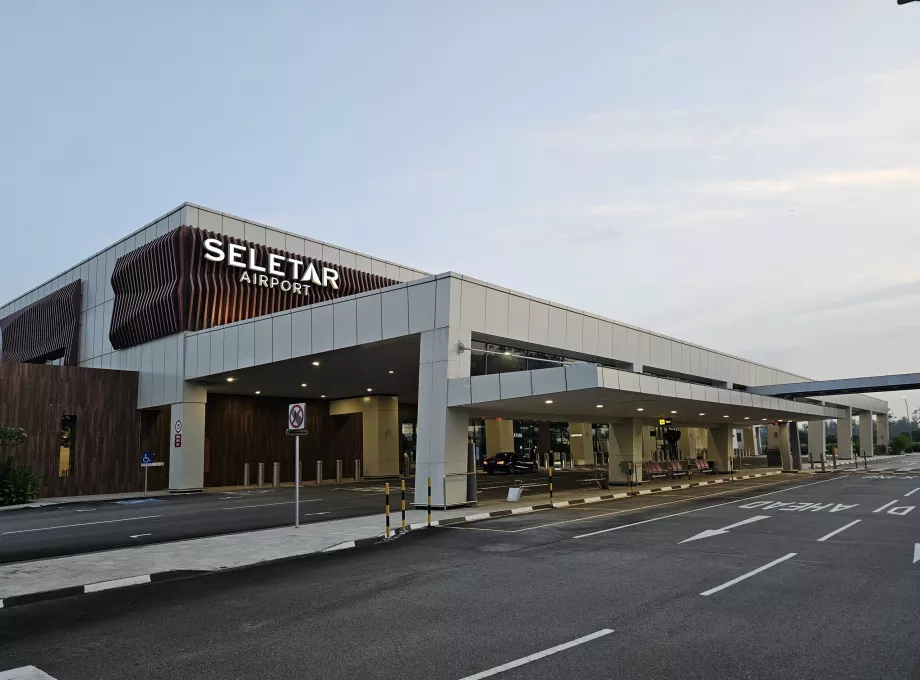 érkezés Seletar repülőtérre