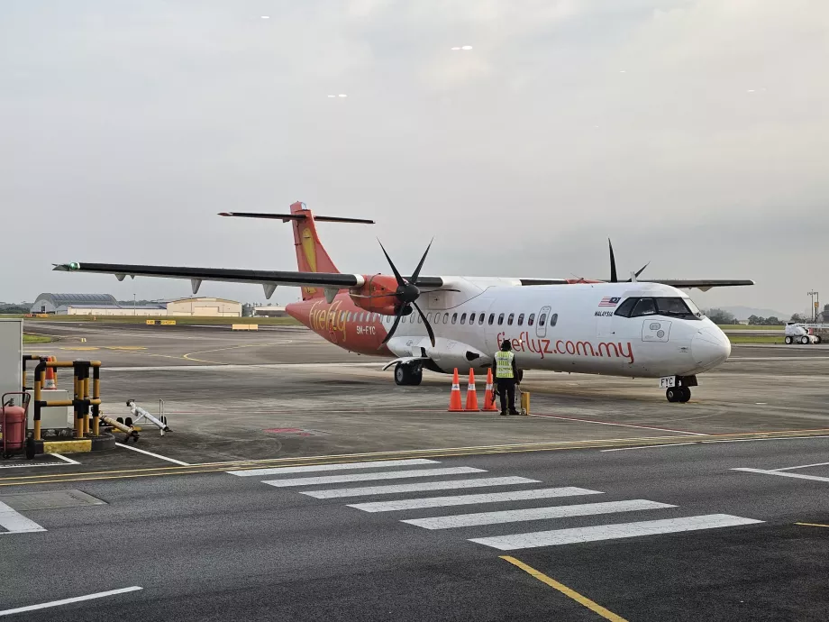 Firefly, ATR72 a Seletar repülőtéren