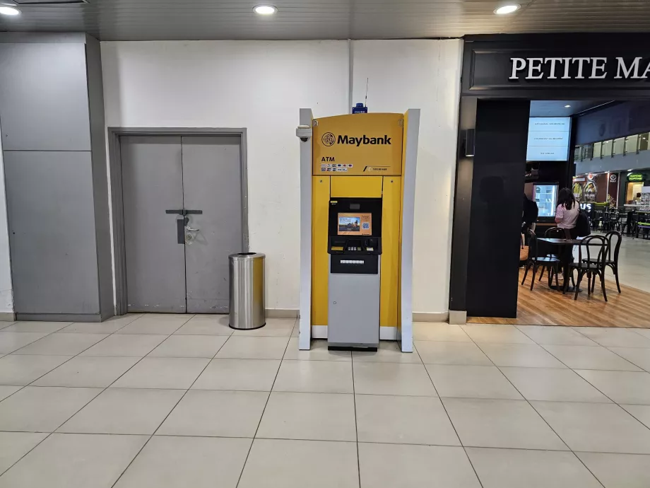 ATM a nyilvános területen